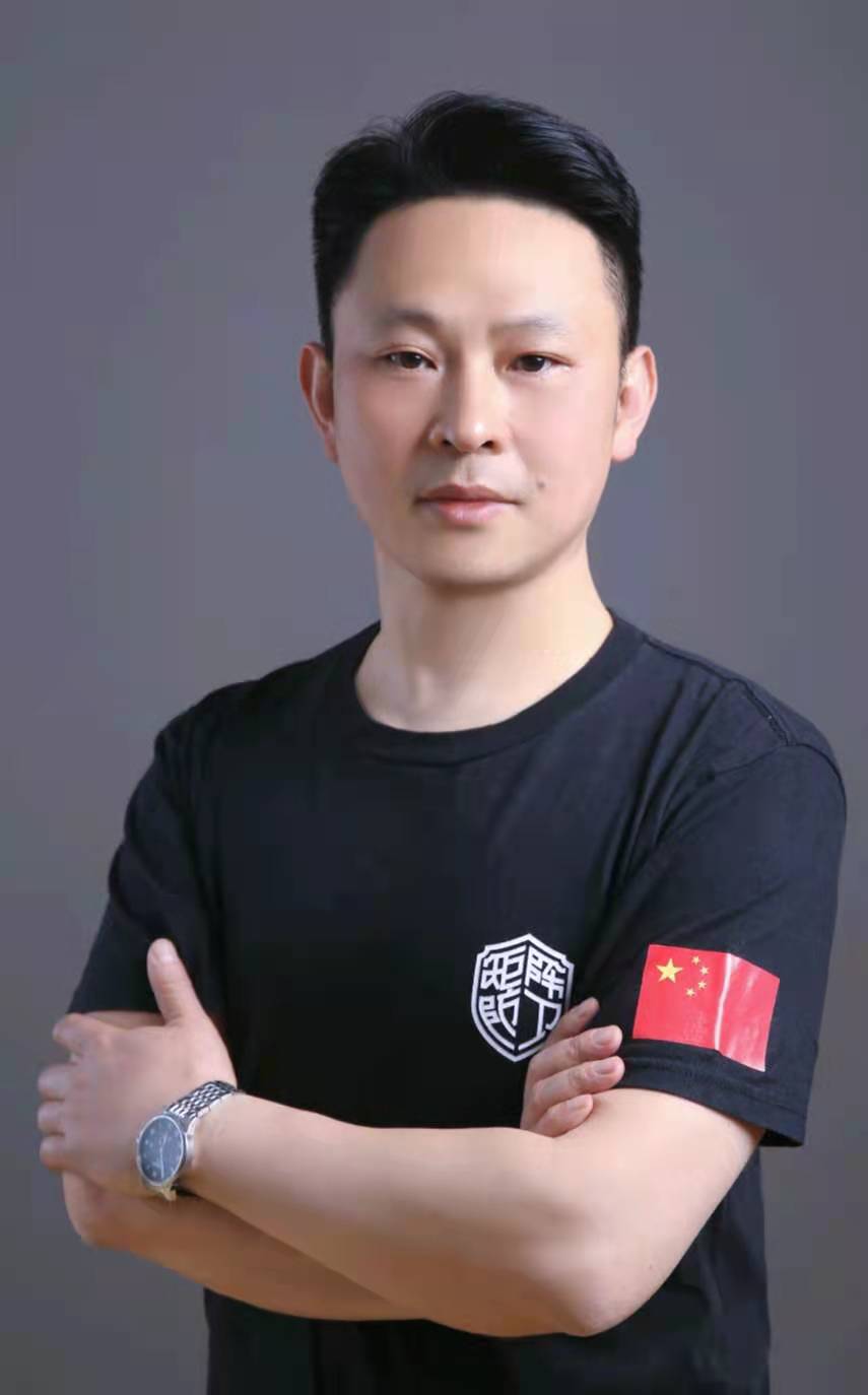 刘 毅